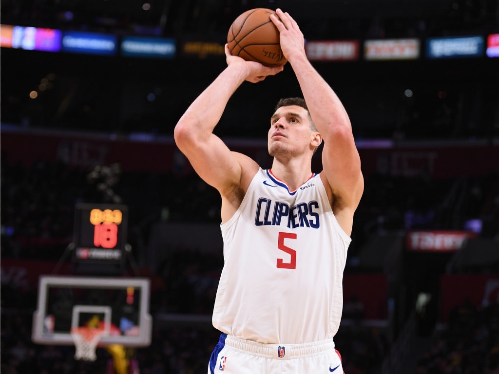 在这个背景 在这个背景